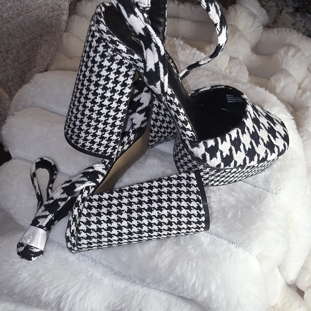 New York & Company Houndstooth Platform Heels - Picture 7 of 11